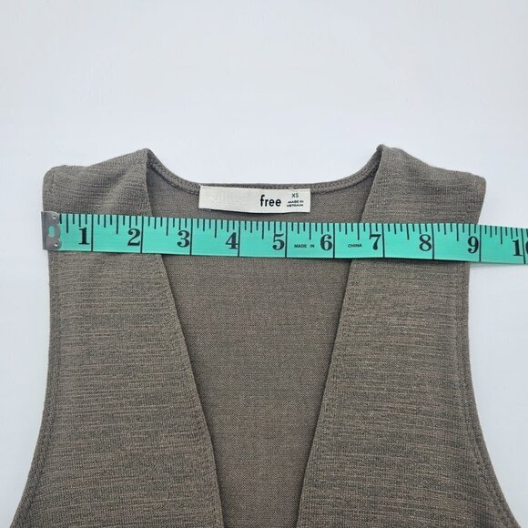 Aritzia Wilfred Free Valeria Deep V-Neck Top XS, Taupe - Picture 9 of 11